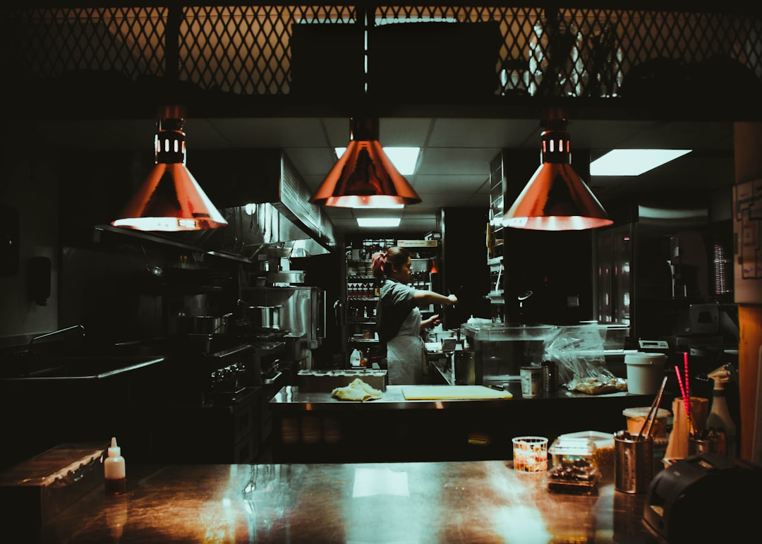 WhatsApp Automation for Restaurants: Reservations, Orders, and Reviews on Autopilot — featured image