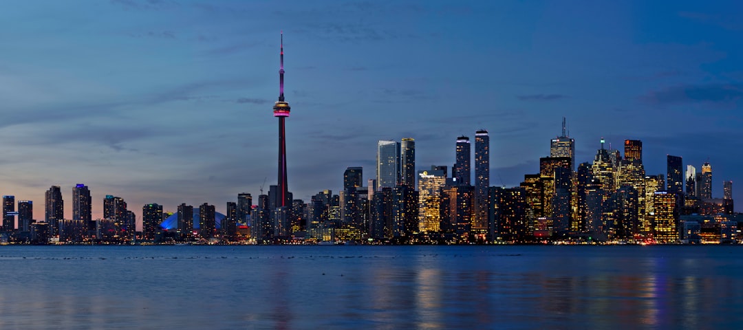 Cn tower during daytime