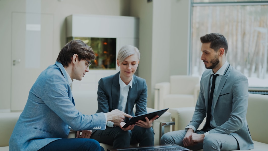 Insurance Brokers: How to Convert More Leads with WhatsApp in 2026 — featured image